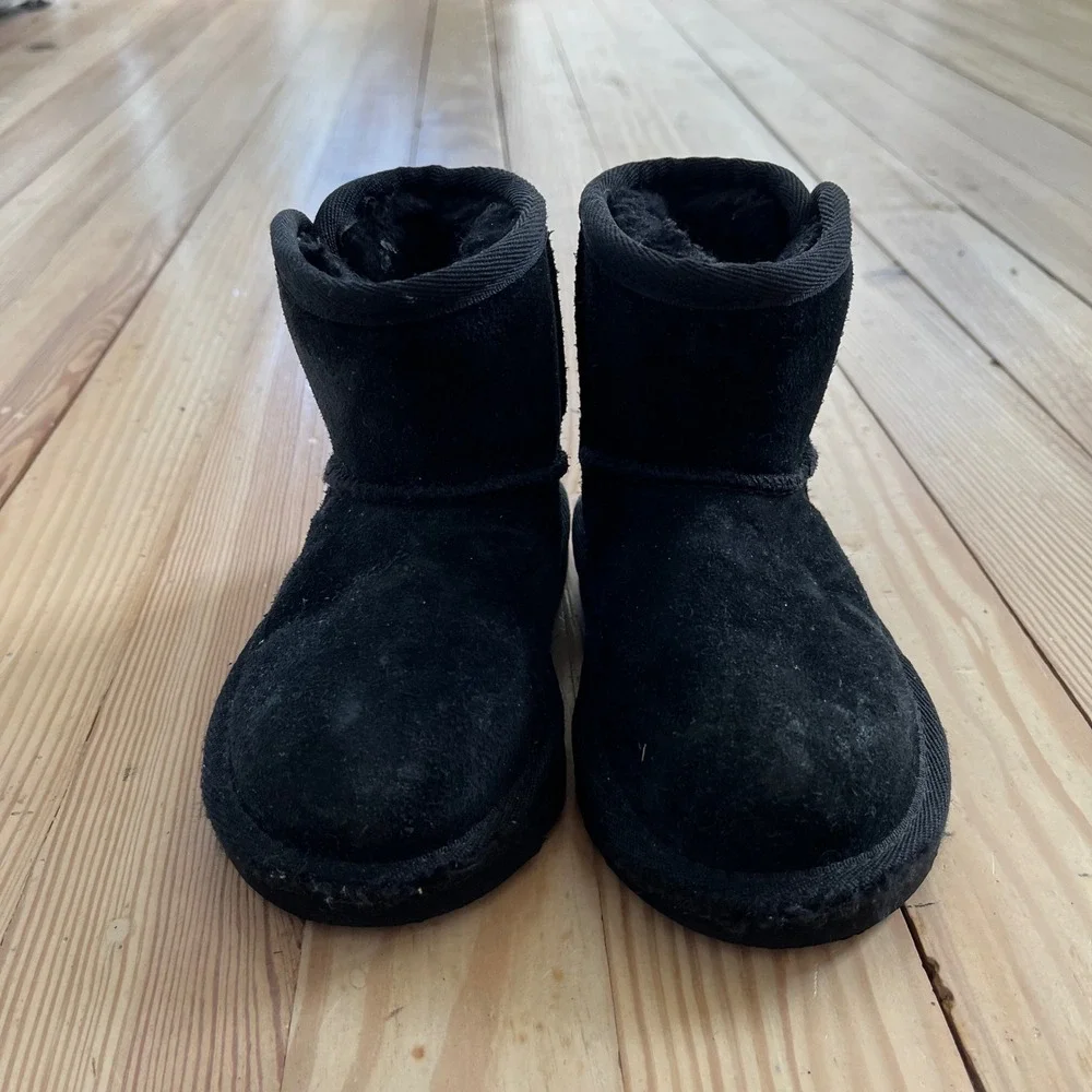 UGG toddler bailey